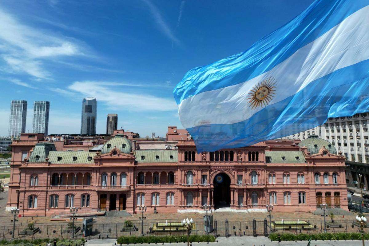 ‘Não há mais dinheiro’: Argentina inicia tratamento de choque