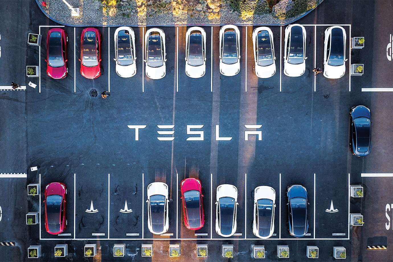 Tesla ensaia recuperação no pré-mercado após cair 15,4% na segunda-feira