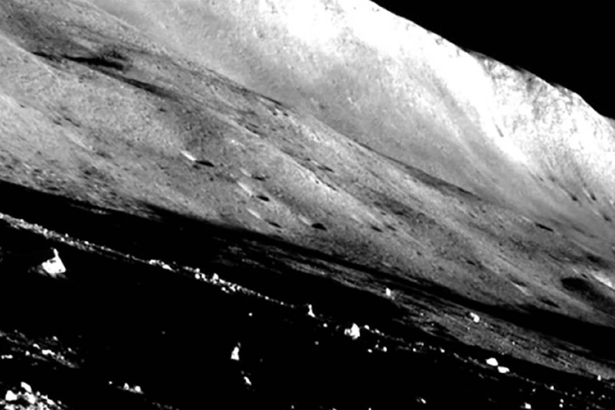 Módulo lunar japonês SLIM é reativado após duas semanas apagado