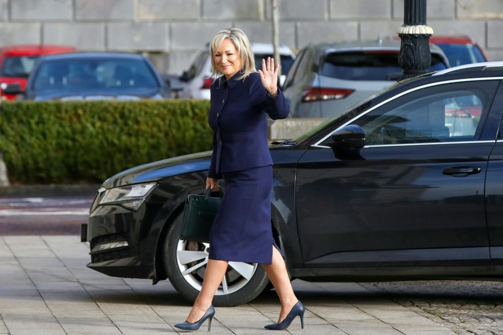 Michelle O'Neill leva republicanos, pela 1ª vez, à frente do governo da Irlanda do Norte