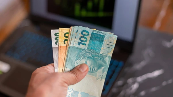 Isenção do IR: ganho R$ 5.500, quanto vou economizar com a proposta do governo? Veja cálculo