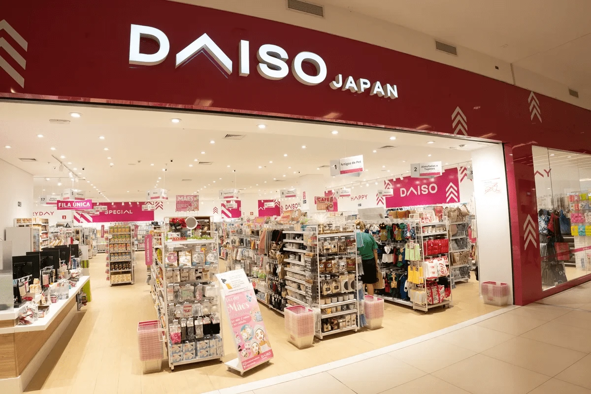 Bilionário fundador da Daiso, de bugigangas a preços populares, morre aos 80 anos