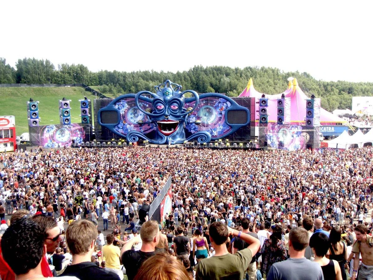 ABRABE coleta mais de 6 toneladas de vidro no Tomorrowland Brasil 2023