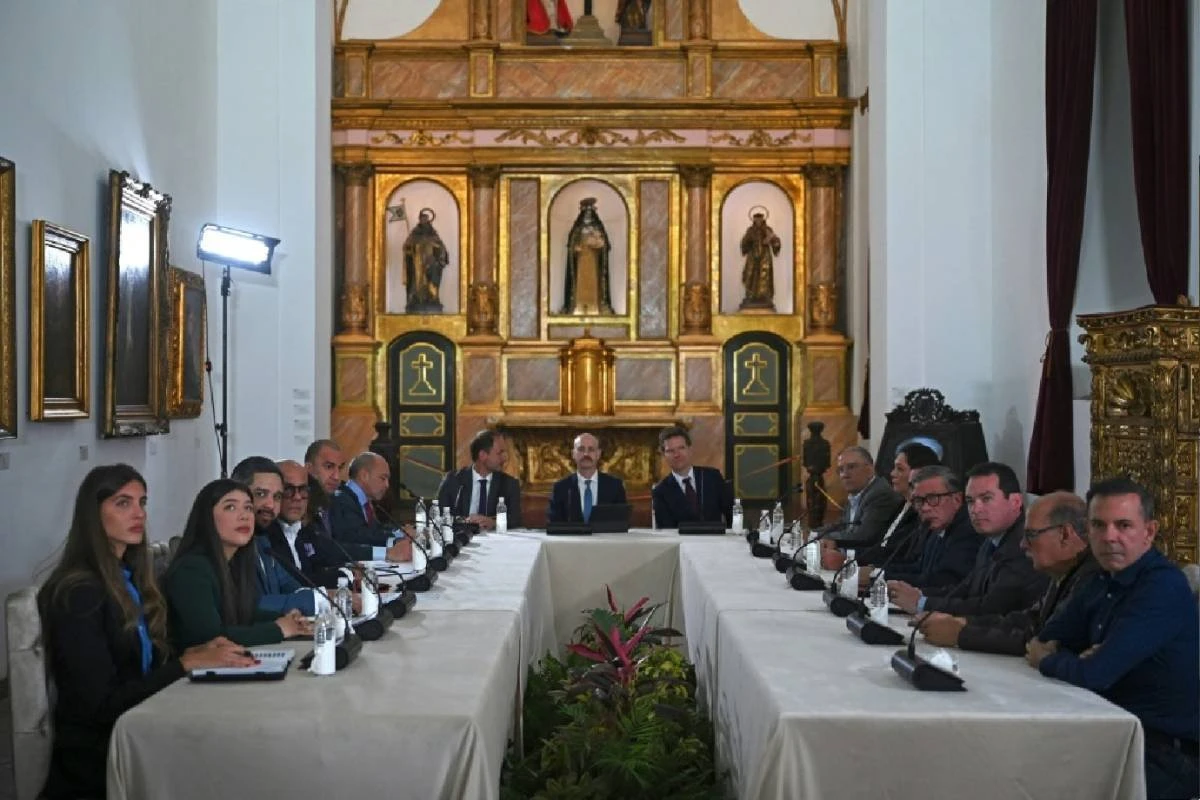Governo e oposição buscam 'consenso' sobre data das presidenciais na Venezuela