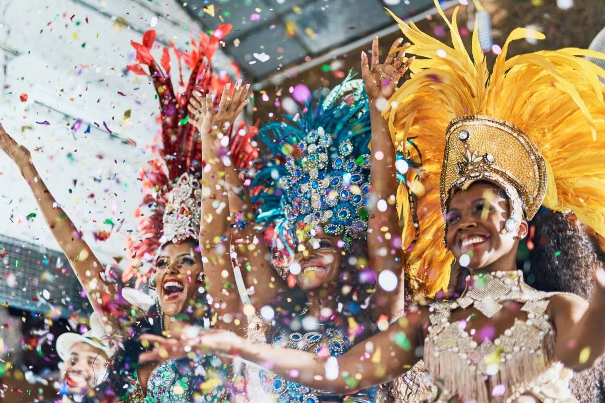 Carnaval 2024: Turismo deve injetar R$ 9 bi na economia; com hotelaria se destacando em 5 estados