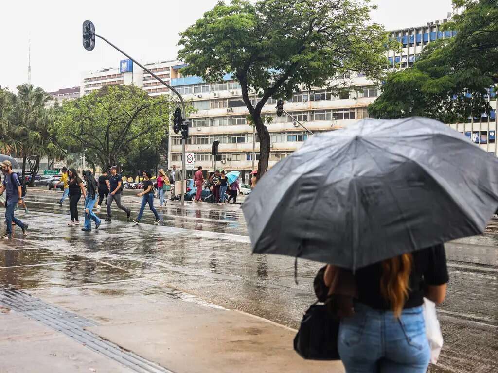 Inmet emite aletas de 'perigo' e 'perigo potencial' para 22 estados hoje; veja previsão do tempo