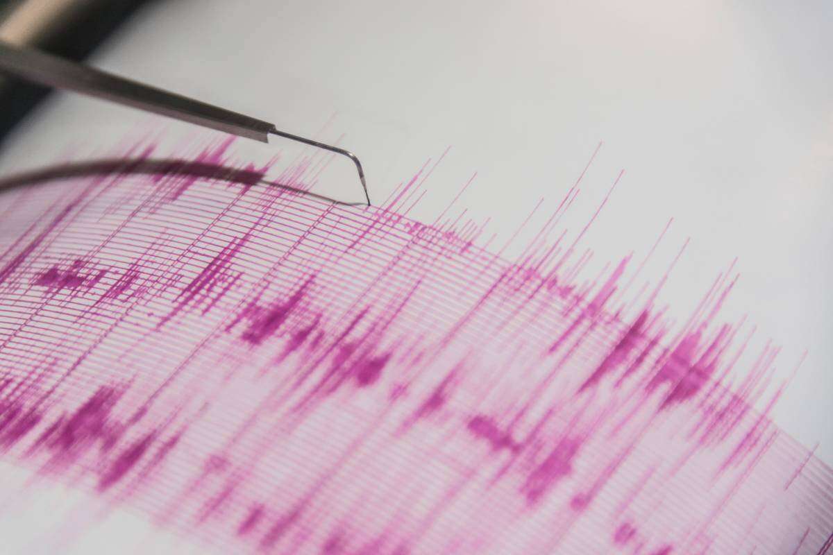 Terremoto de magnitude 7.6 atinge Filipinas. Alerta de tsunami é emitido e pode chegar até o Japão