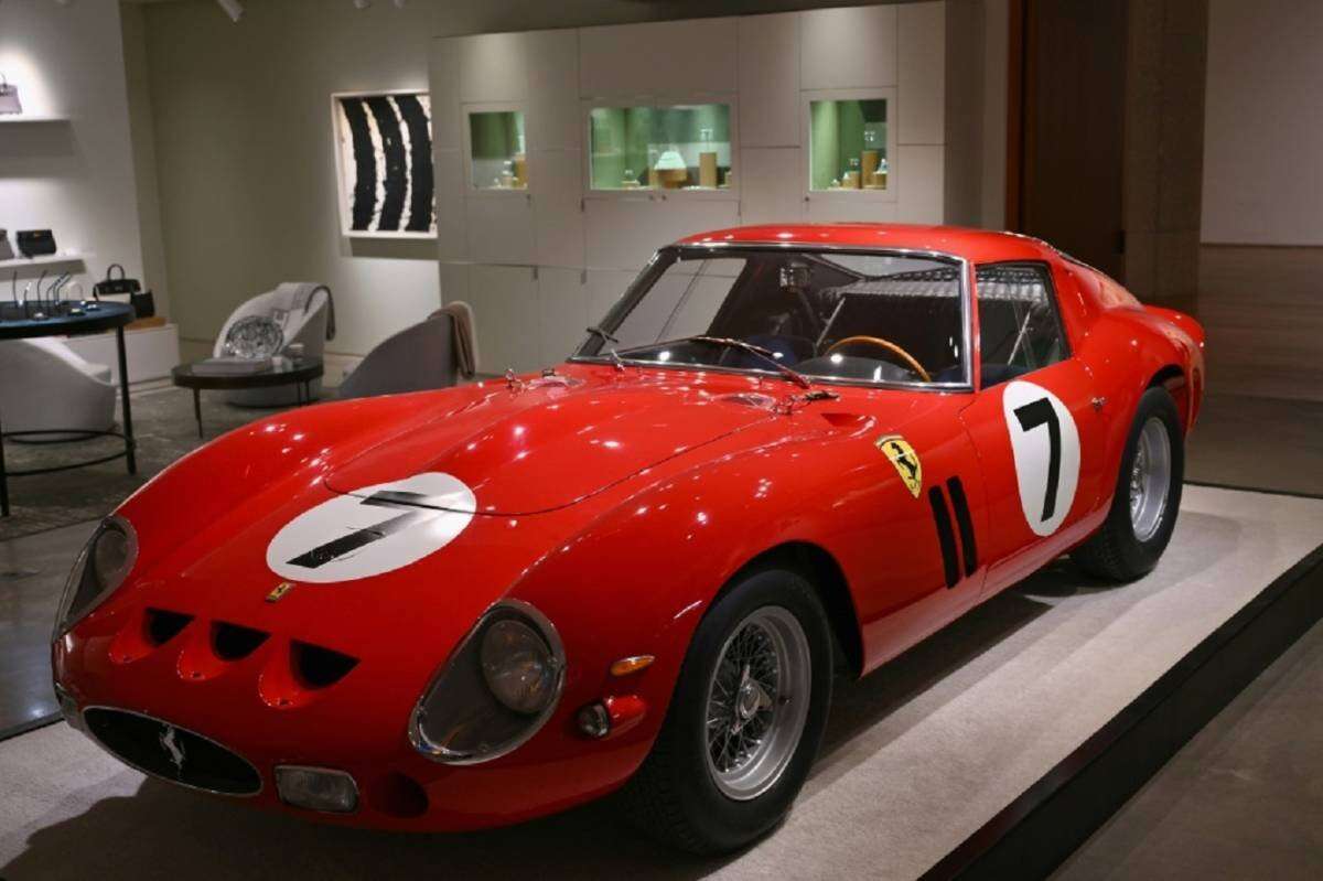 Ferrari de 1962 é leiloada por US$ 51,7 milhões em Nova York