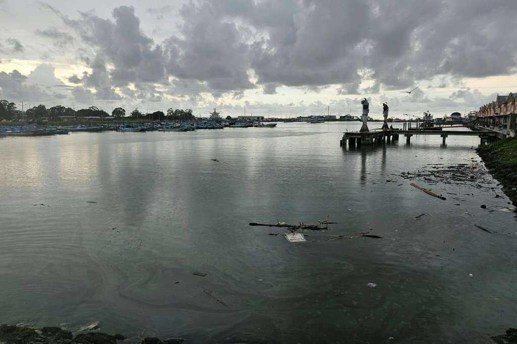 Vazamento de petróleo no Equador deixa ao menos 15 mil afetados