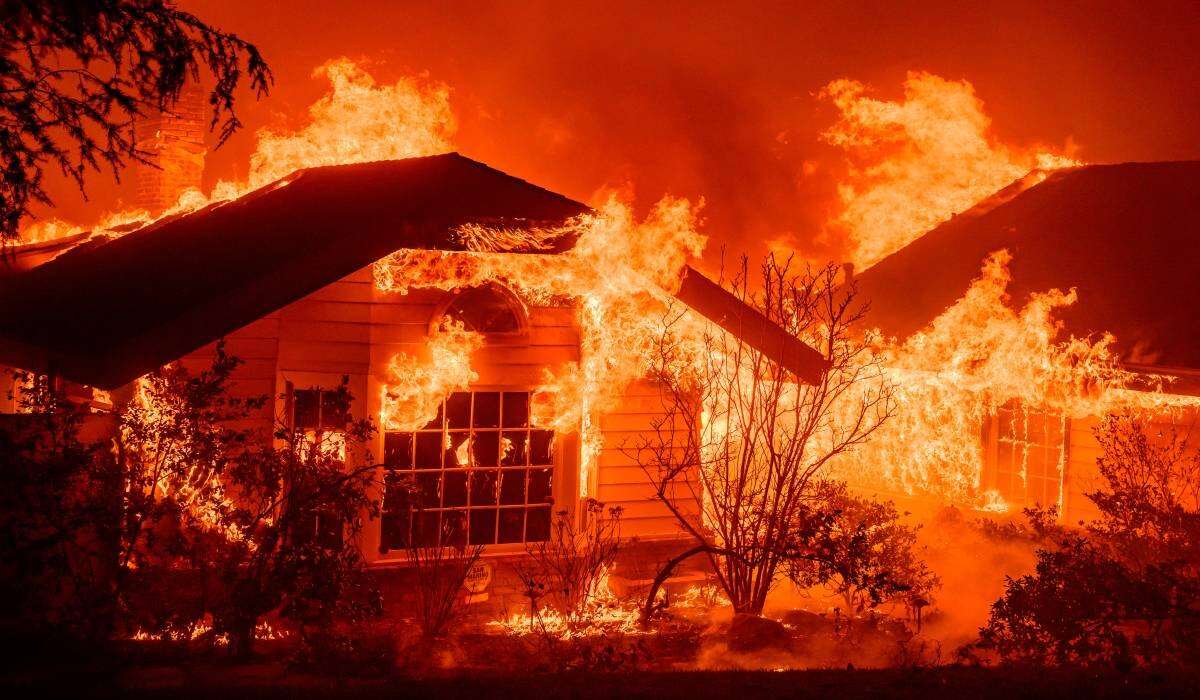 Rolex, livro e fotos: o que vítimas de incêndio em Los Angeles levam antes de abandonar suas casas