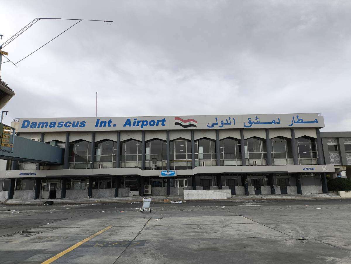 Aeroporto de Damasco volta a operar voos internacionais após queda de Assad