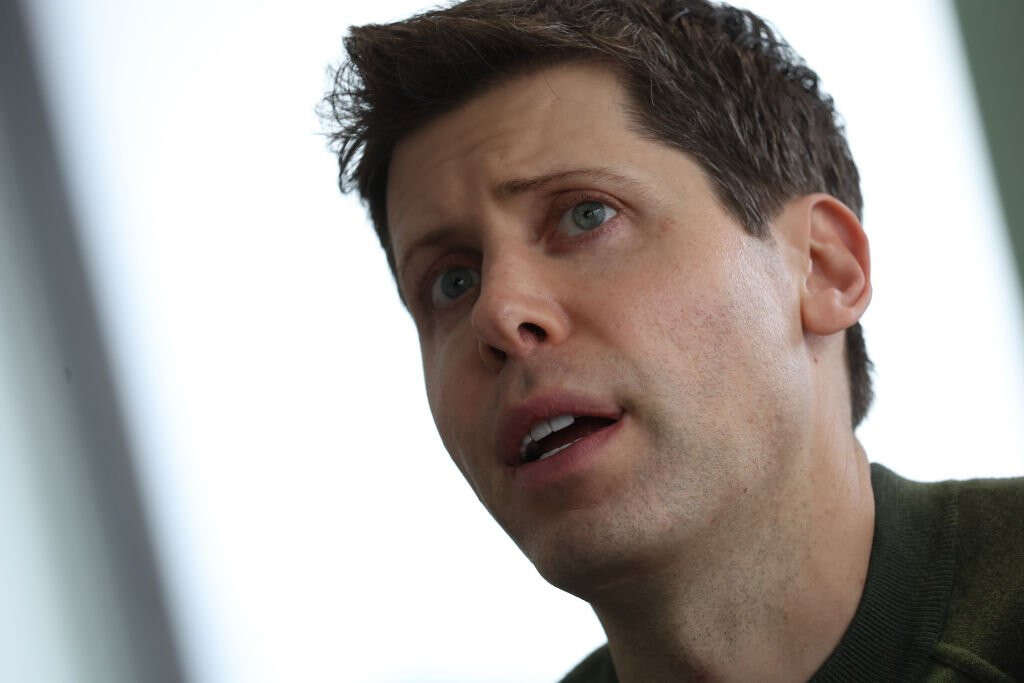 Irmã de Sam Altman acusa CEO de abuso; familia alega preocupações com a saúde mental de Annie Altman