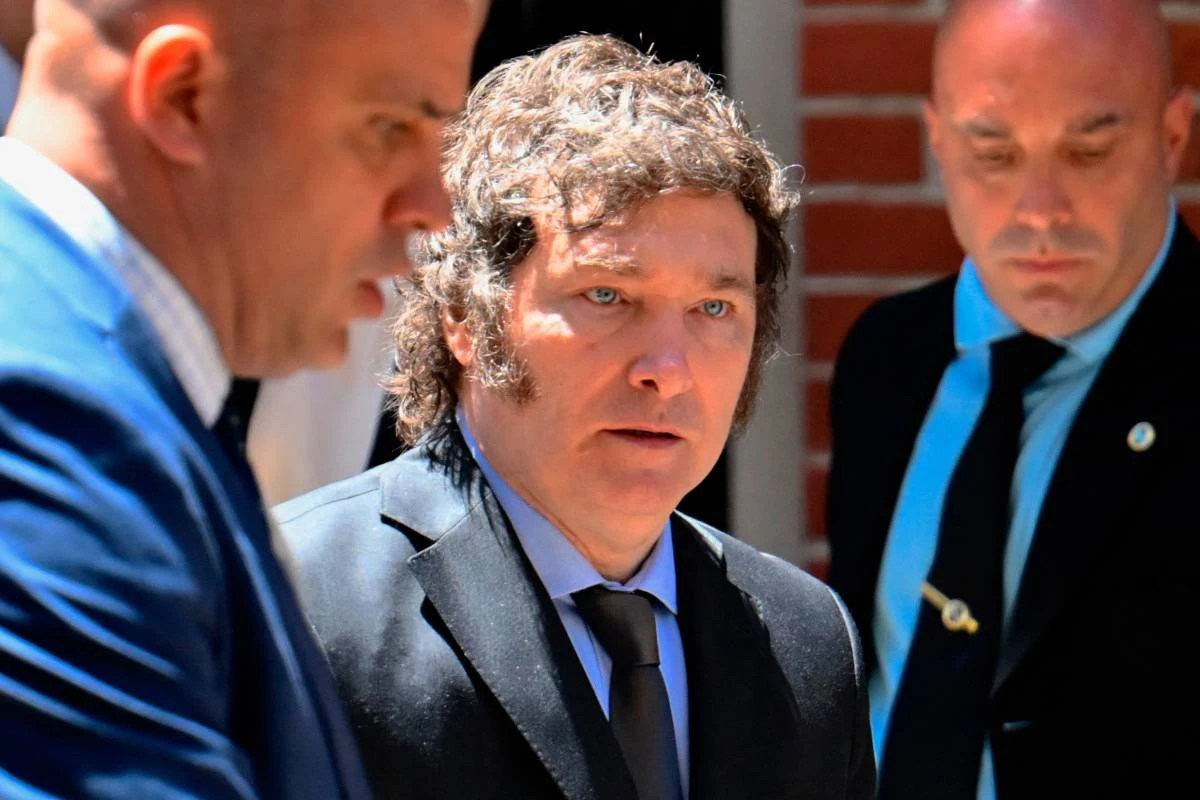 Lei Ônibus de Milei sofre revés no Congresso e volta à fase inicial