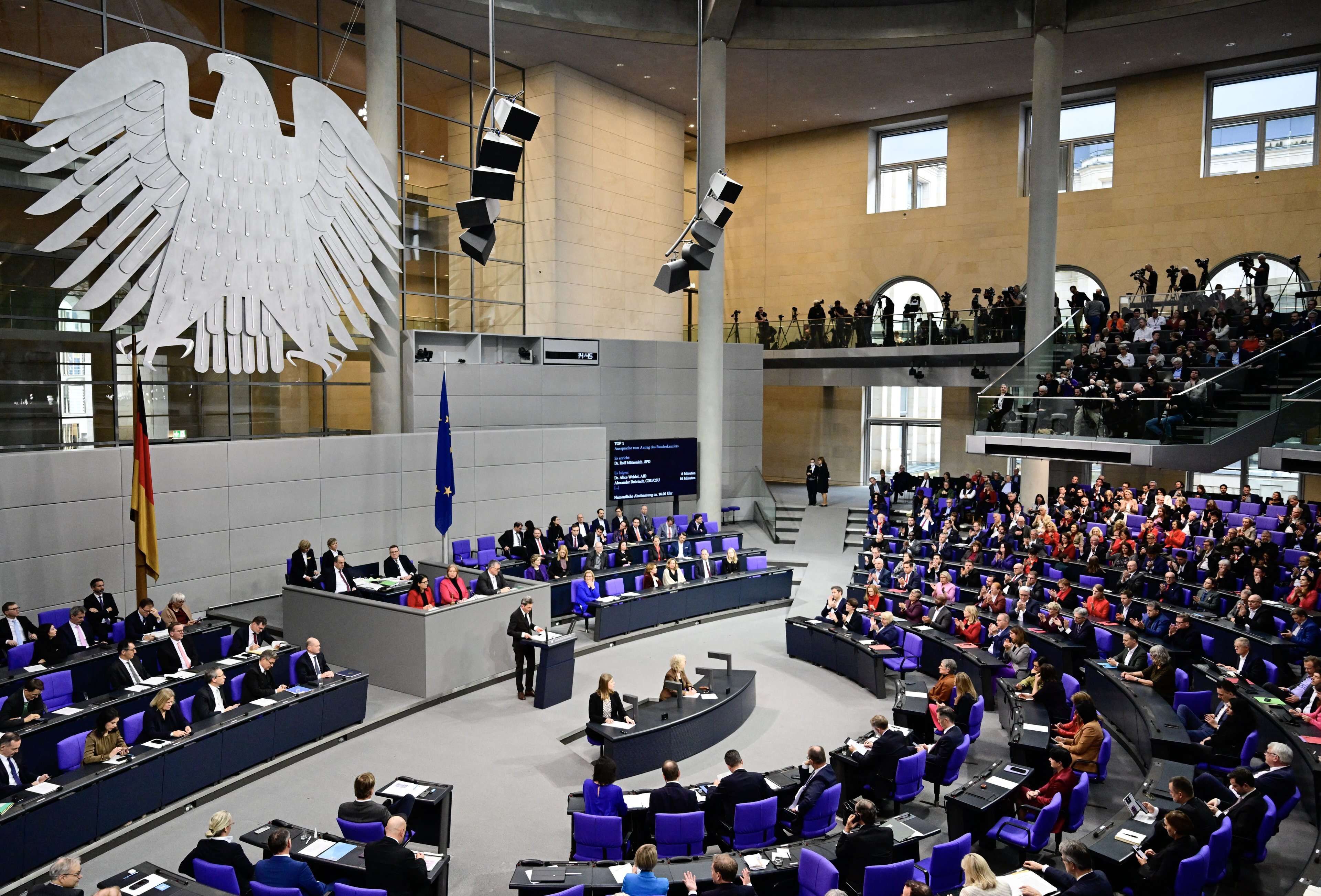 Parlamento da Alemanha aprova mudança histórica para aumentar dívida e investir em defesa