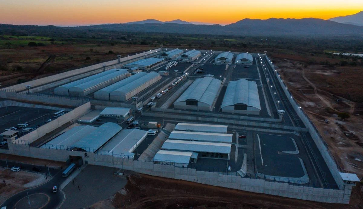 Cecot, a prisão que é símbolo da luta contra gangues em El Salvador e trunfo político de Bukele 