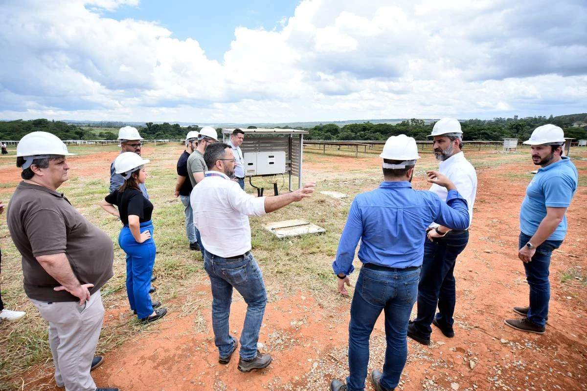 TIM supera marca de 100 usinas de energia renovável 