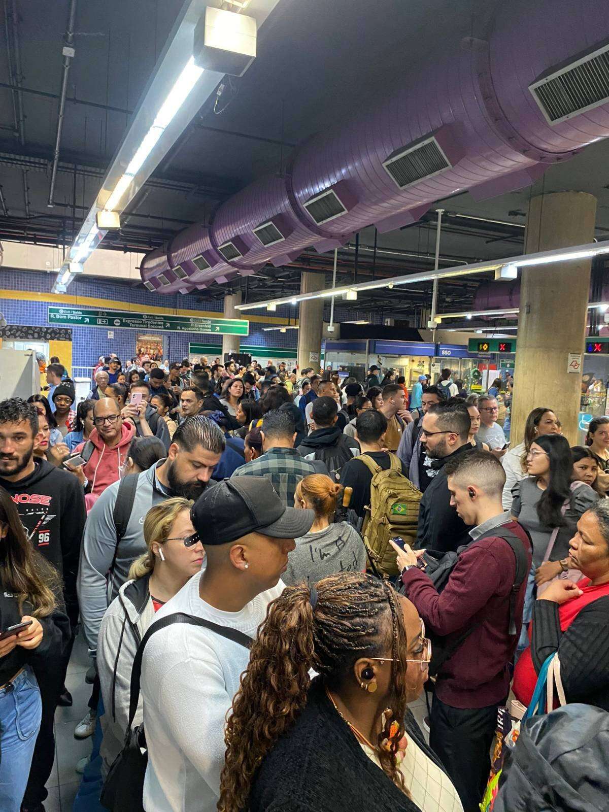 Linha 1-Azul do Metrô de SP volta a operar normalmente nesta segunda