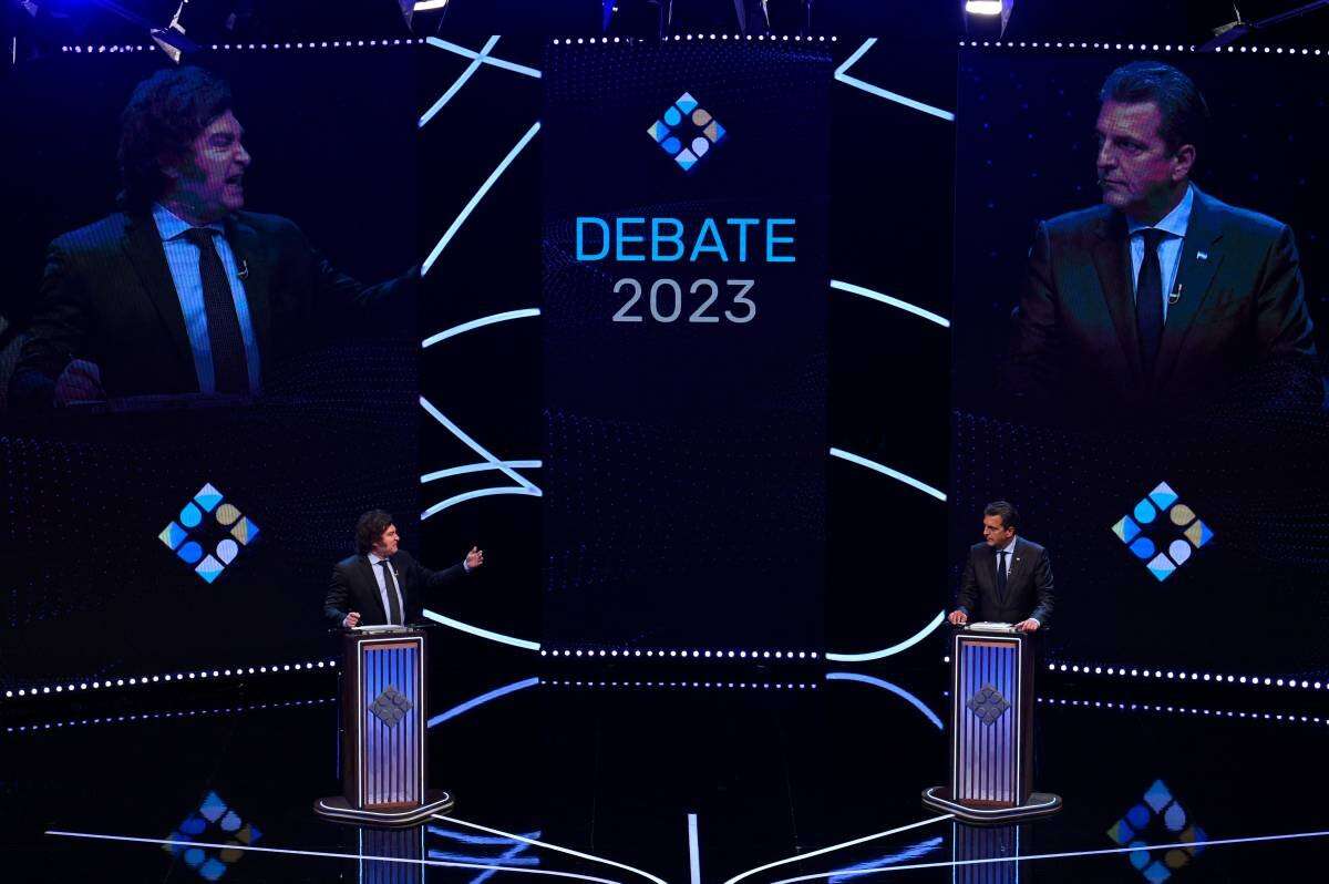 Debate na Argentina: Massa aperta Milei com perguntas duras no começo e coloca rival na defensiva