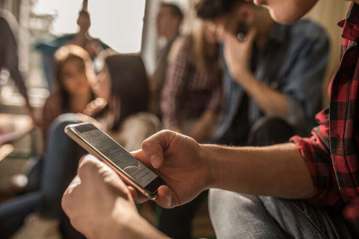 Limitação de celulares em escolas é apoiada por 86% dos brasileiros, aponta pesquisa 