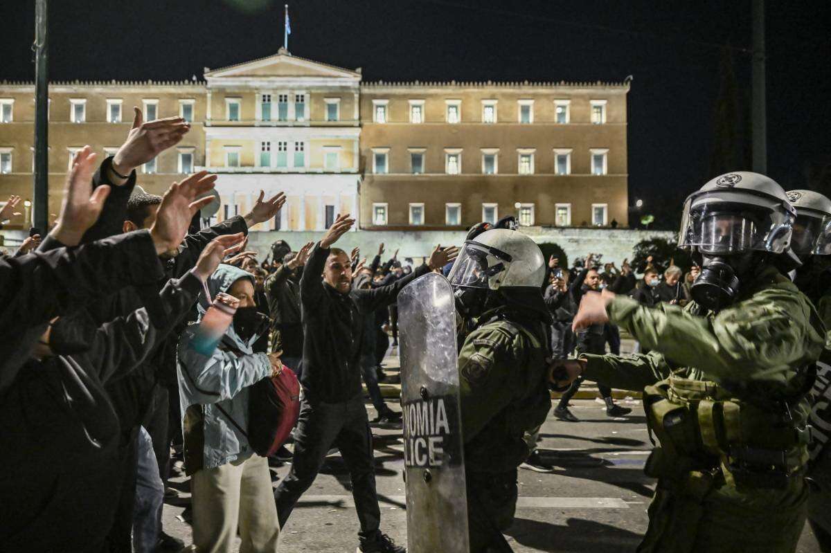 Novos protestos contra o governo grego terminam com ao menos 90 presos e 5 feridos