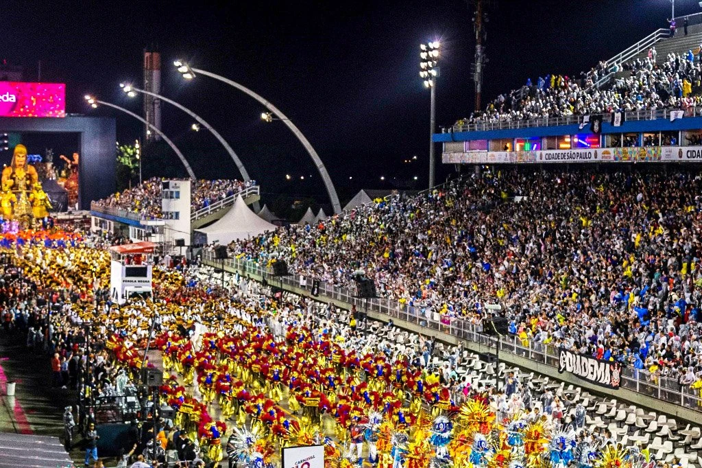 Carnaval 2024: Empresas aquecem mercado com venda de camarotes e acordos comerciais