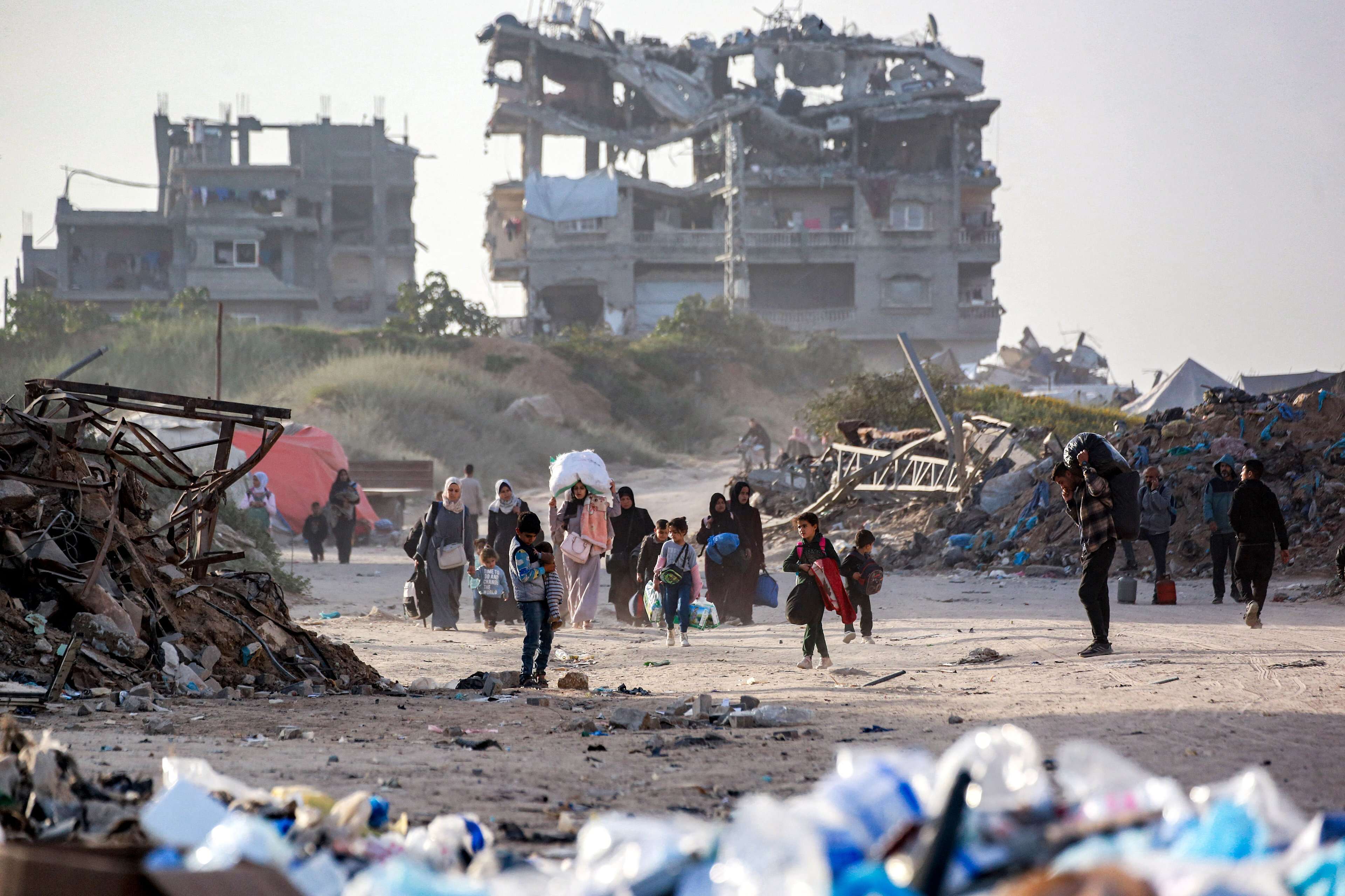 Israel lança maiores ataques em Gaza desde cessar-fogo em meio à negociações da segunda fase