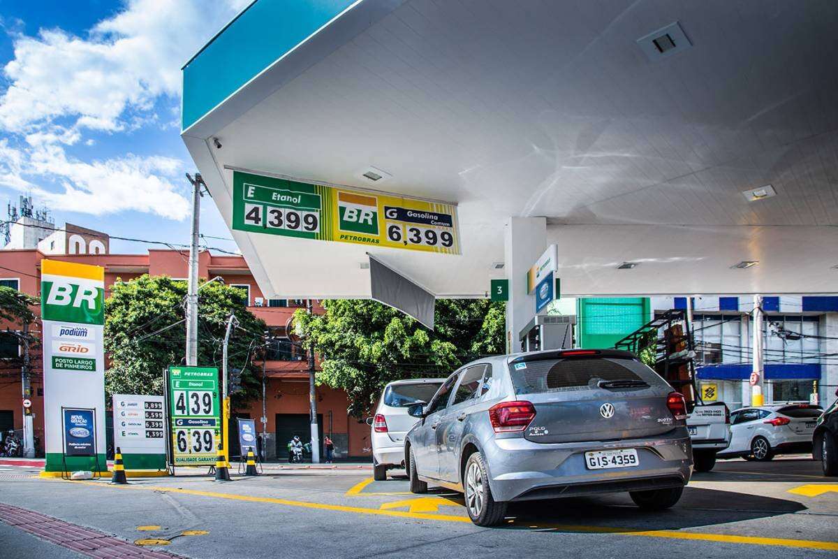 Preço da gasolina cai pela 11ª semana seguida e diesel também tem queda, diz ANP