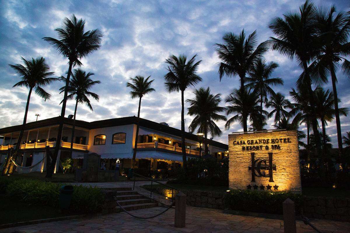 Primeiro hotel cinco estrelas do litoral paulista une clima colonial a bons restaurantes e spa