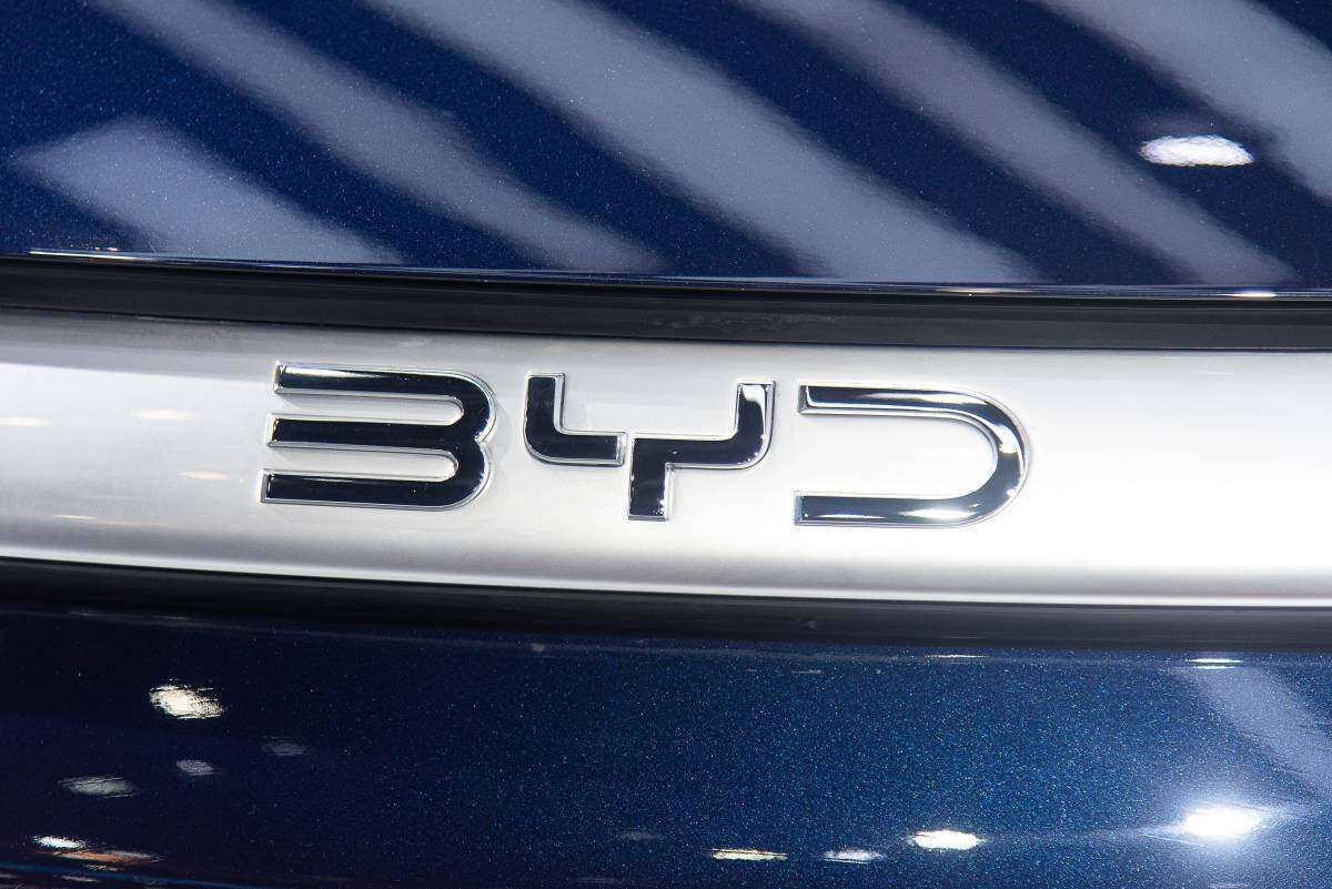 Com apoio da DeepSeek, BYD aposta em IA para liderar corrida do piloto automático; ações sobem