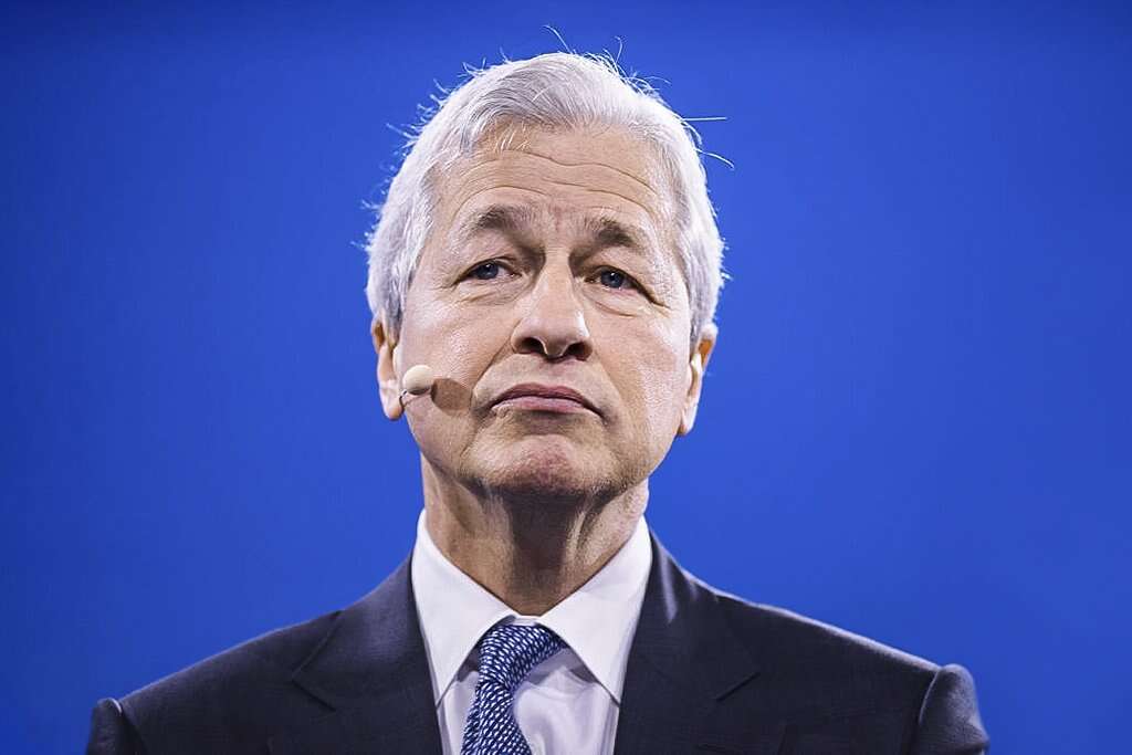 Jamie Dimon, do JPMorgan, critica trabalho remoto: 'Estão aprendendo menos'