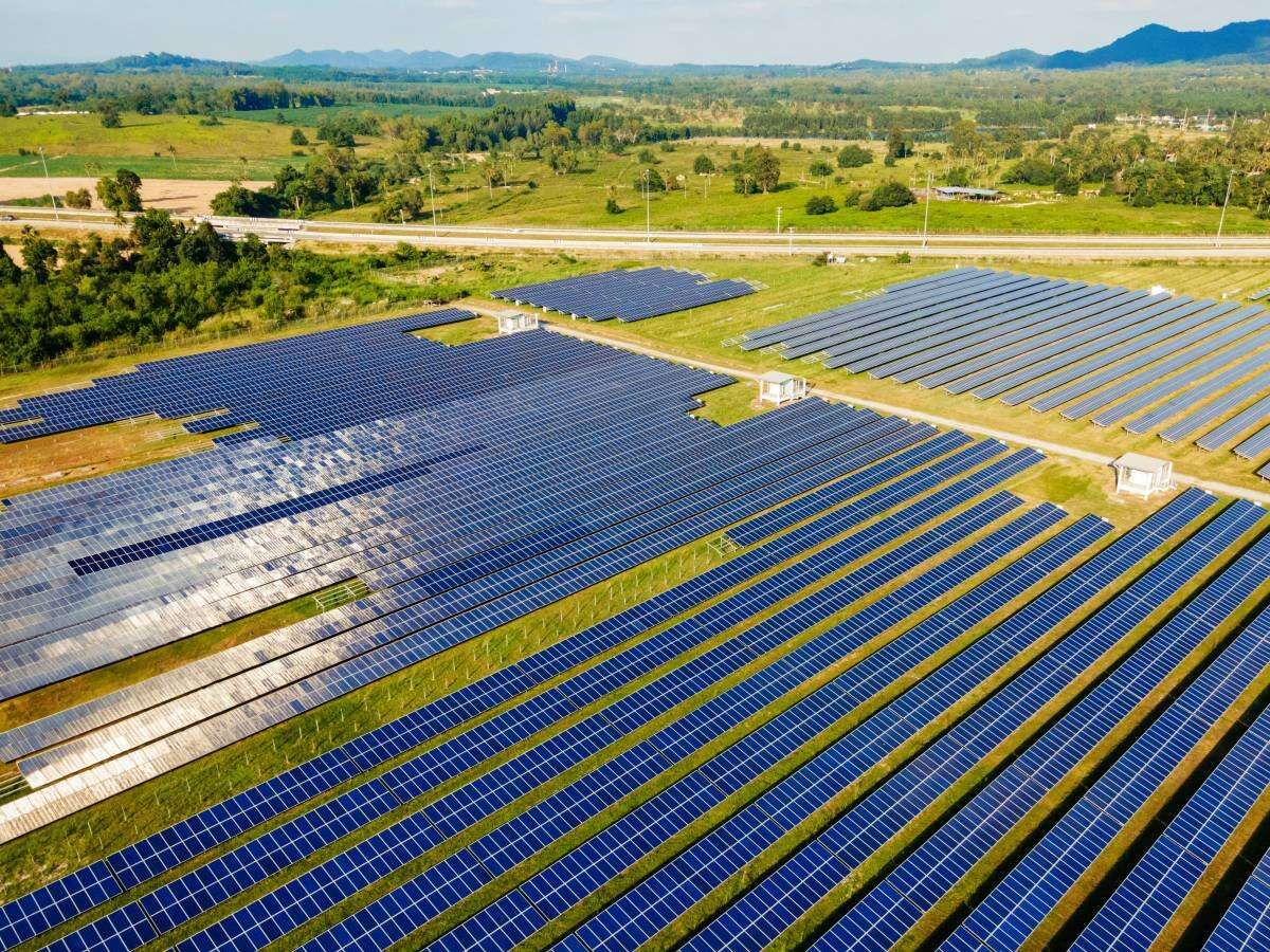 Japão acelera investimentos em energia solar e quer competir com China na produção de painéis