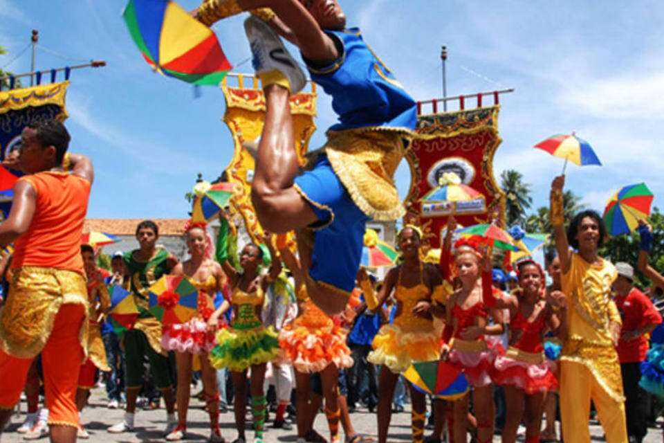 Bússola Cultural: oficina de guarda-chuva de frevo na Casa de Portinari