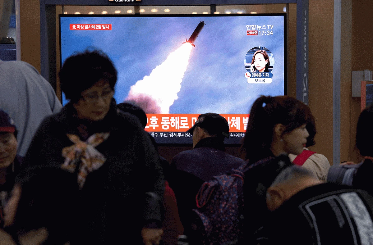 Coreia do Norte dispara 