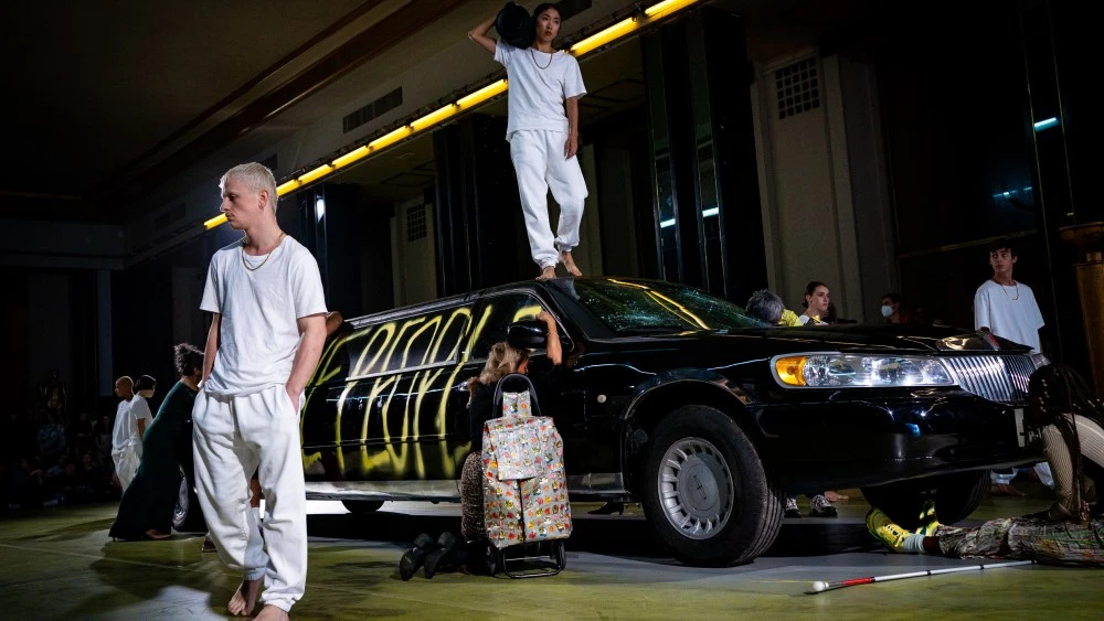 Van Cleef & Arpels, (La)Horde Dance Outside of the Box