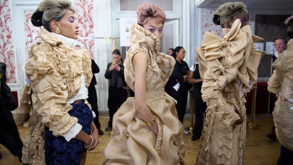 Viktor & Rolf Couture Spring 2025: Prompting the Imagination