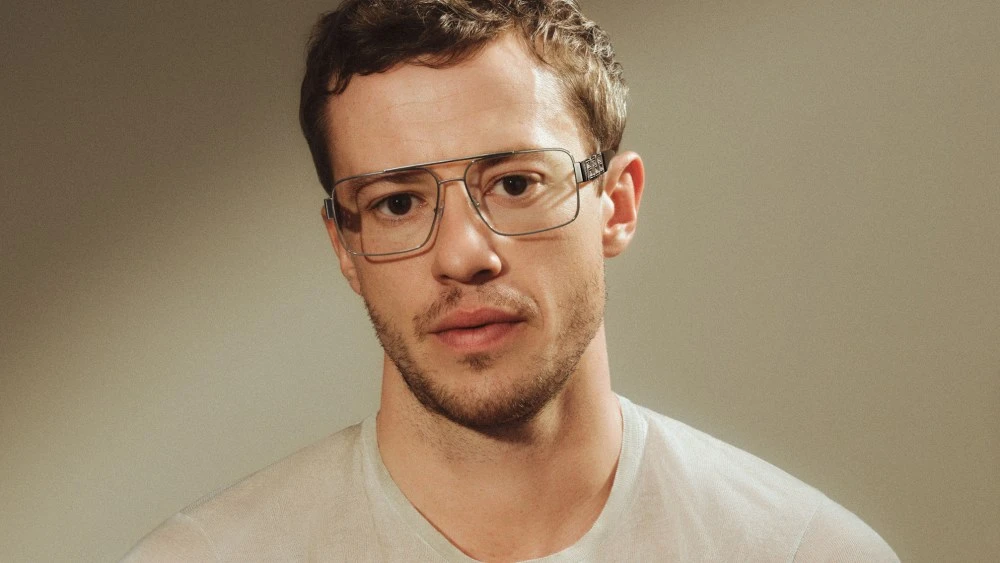 Versace’s Dario Vitale Enlists Joseph Quinn, Aimee Lou Wood for First Campaign