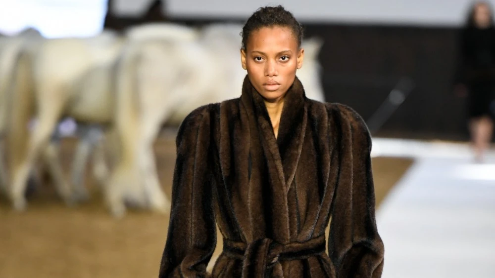 Stella McCartney Fall 2026: Big on the ’80s