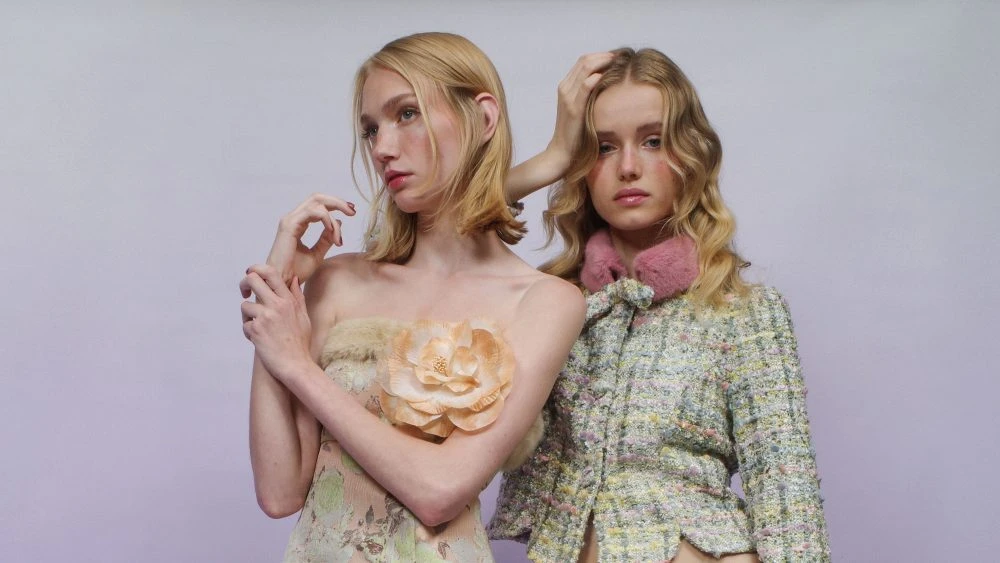 Anna Sui Resort 2027: In Dialogue With Pauline Boty