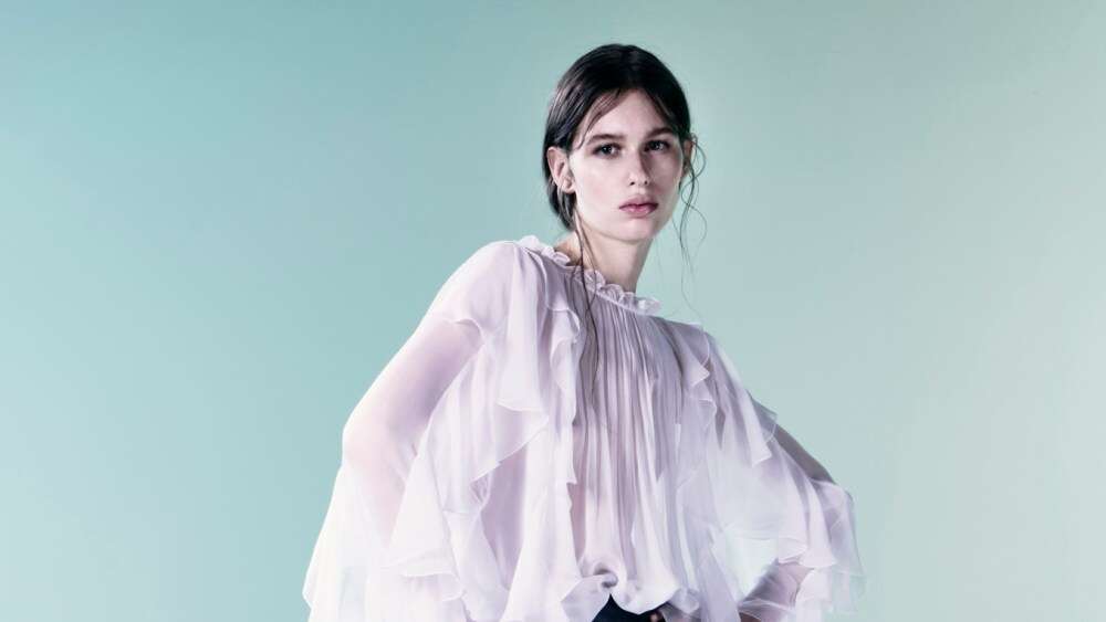 Alberta Ferretti Resort 2025: Movement From Day to Night