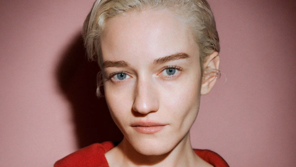 EXCLUSIVE: Julia Garner Is Now a Global Brand Ambassador for Loewe