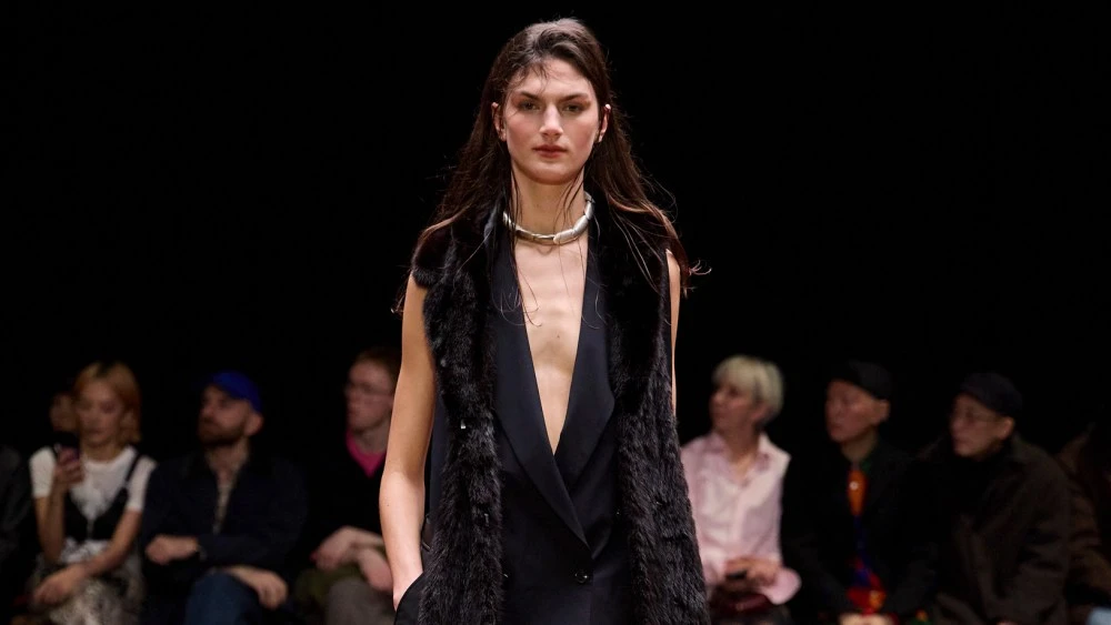 Hodakova Fall 2026: Putting on a Front