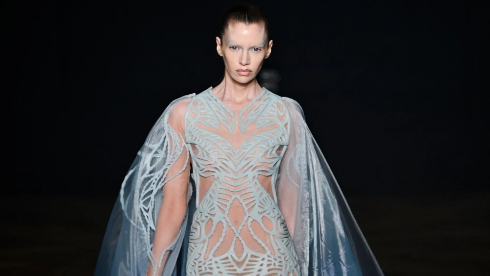 Iris Van Herpen Fall 2025 Couture: Dresses Teeming With Life