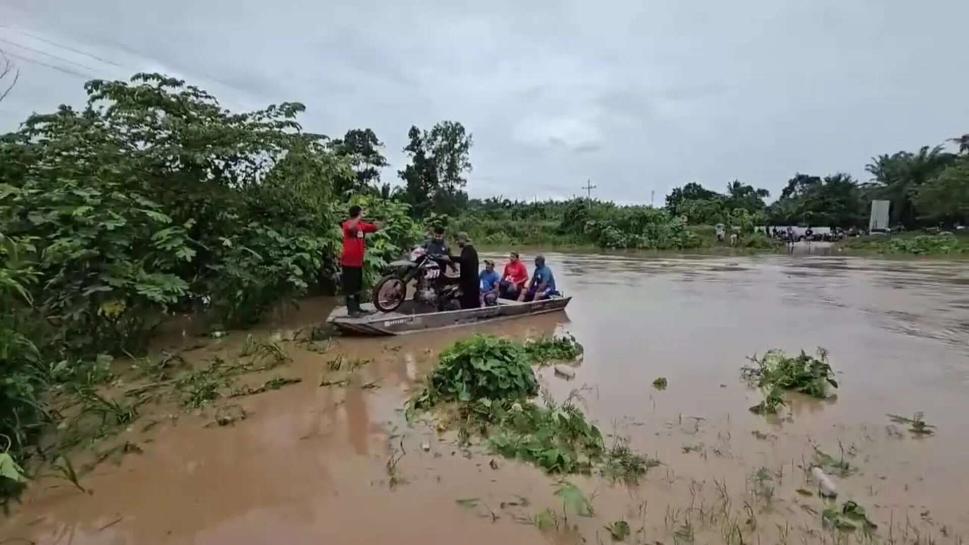 Aumentan las alertas en Honduras por una estacionaria tormenta tropical Sara