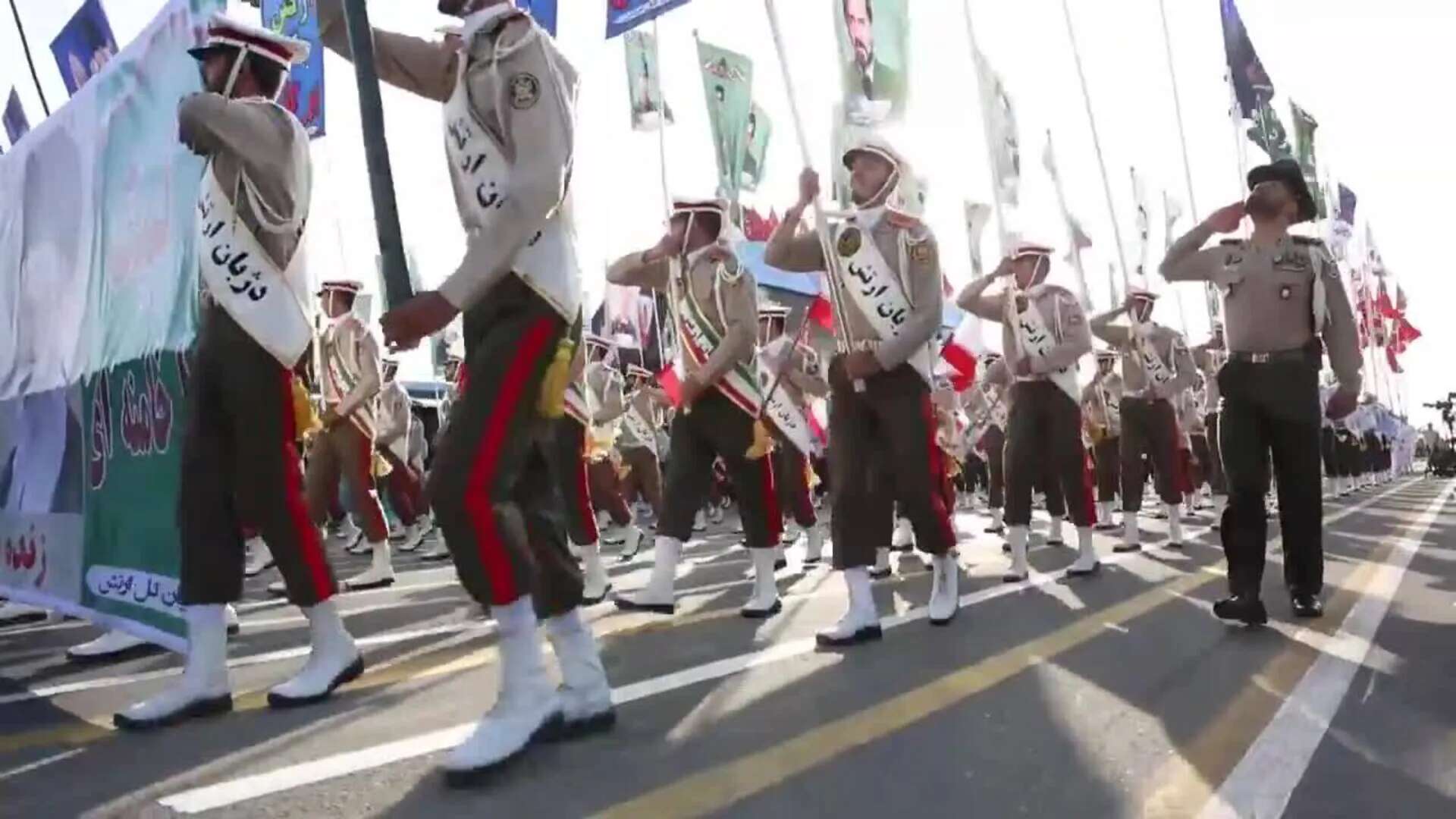 Desfile militar en Teherán recuerda la invasión iraquí de 1980