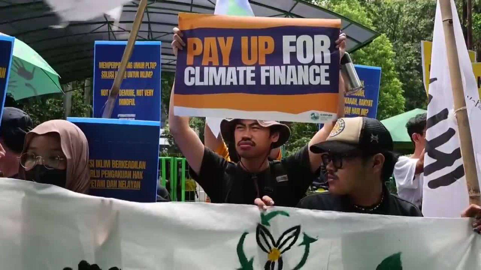 Protesta contra el cambio climático en Indonesia mientras sigue la COP29 de Bakú