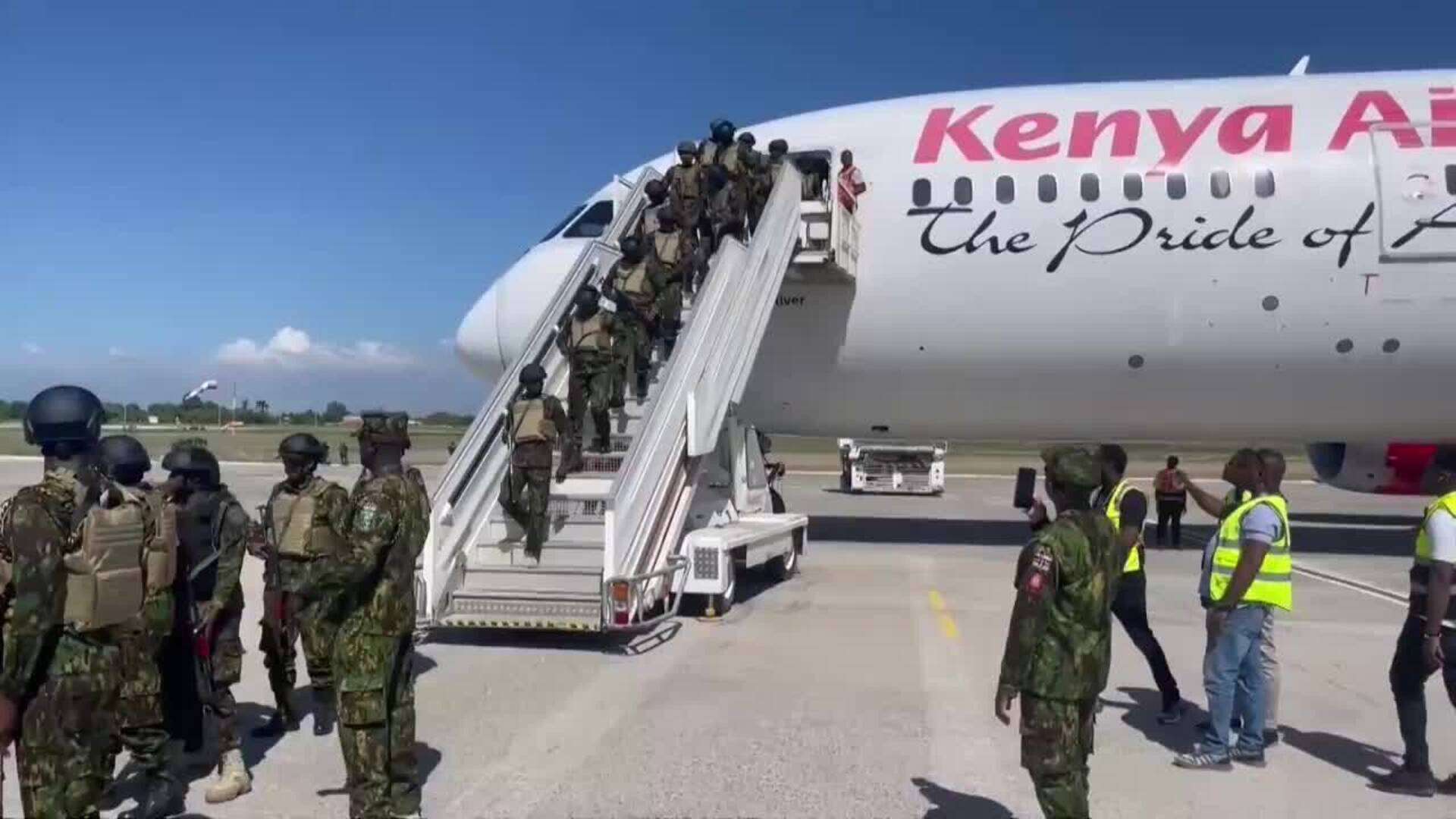 Un grupo de 300 policías kenianos llega a Haití para sumarse a enfrentar a las bandas