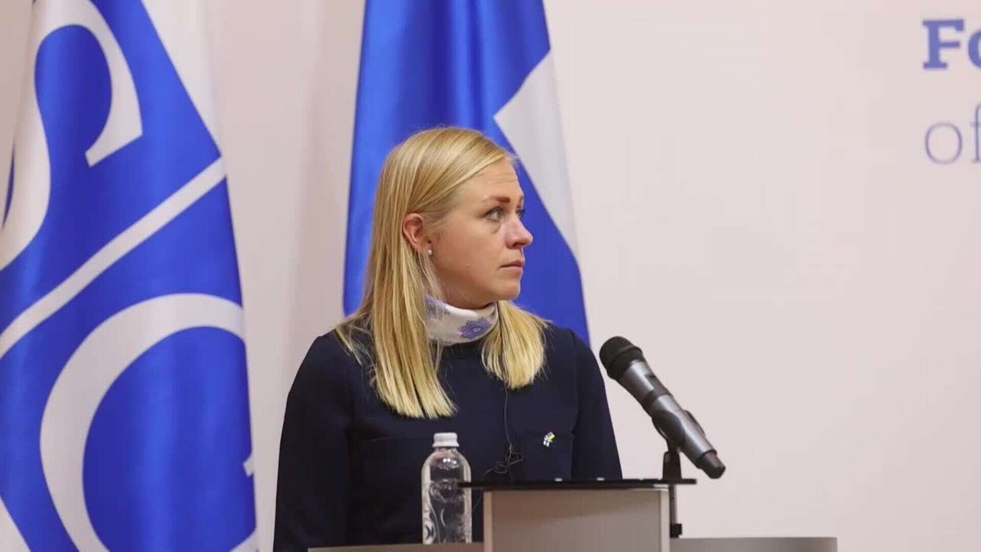 La ministra de Asuntos Exteriores de Finlandia y su homólogo ucraniano ofrecen una rueda de prensa tras reunirse en Kiev