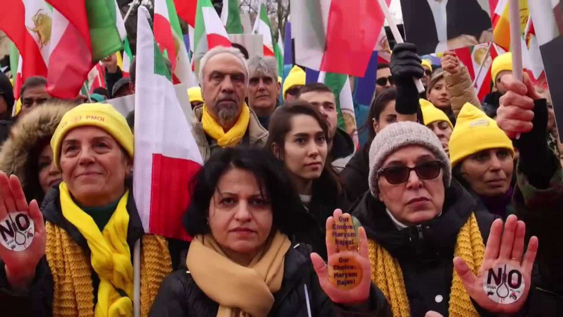 Oposición iraní protesta contra el gobierno en París