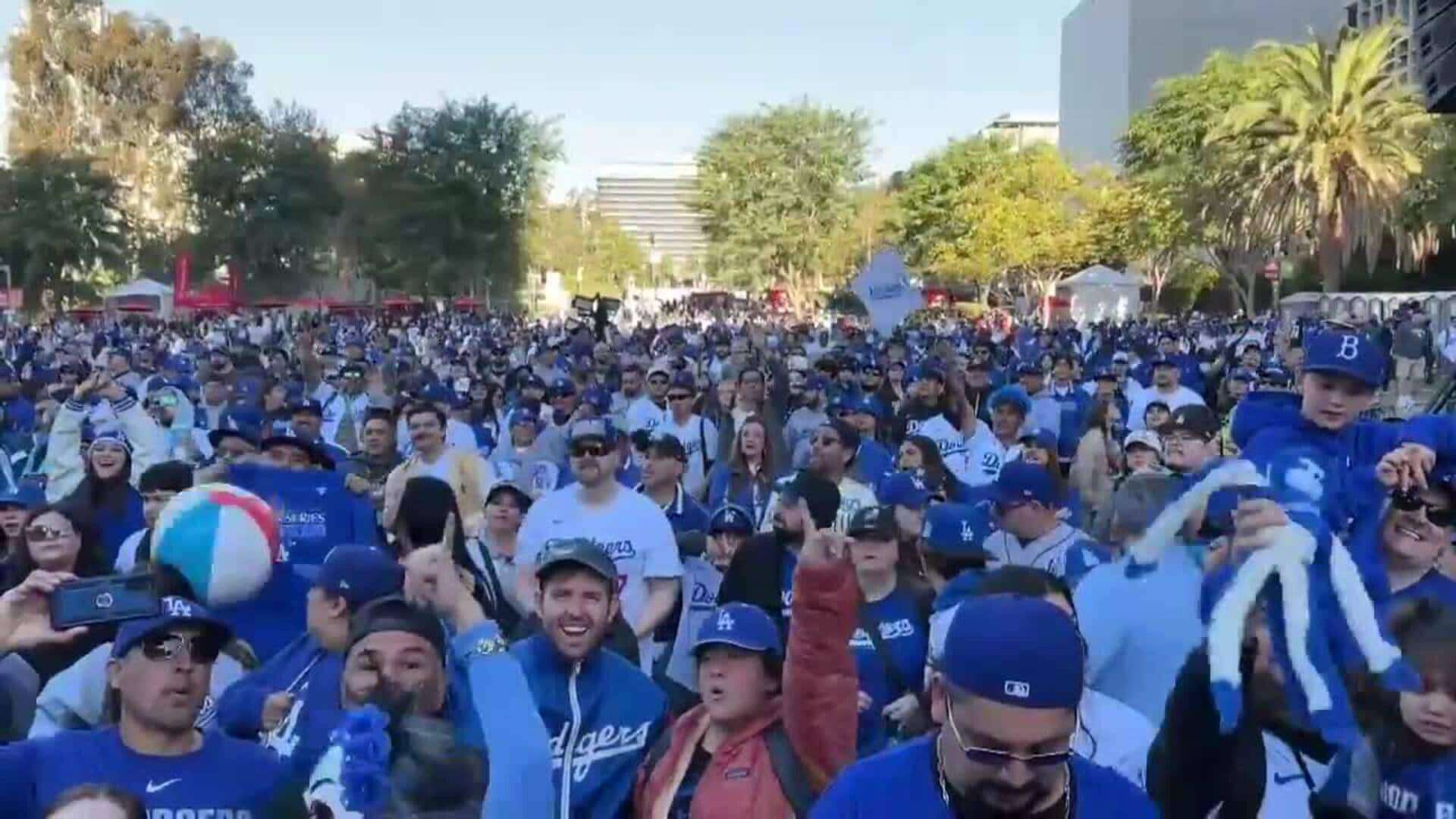 Los Dodgers paralizan la ciudad de Los Ángeles con su primer desfile en 36 años