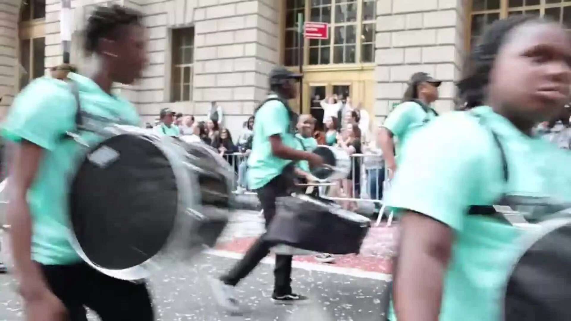 Nueva York arropa a las jugadoras del Libery tras ganar la WNBA